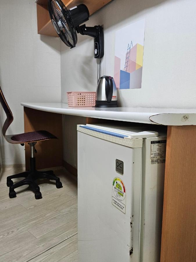 Hub House Livingtel Hostel Seoul Exterior photo